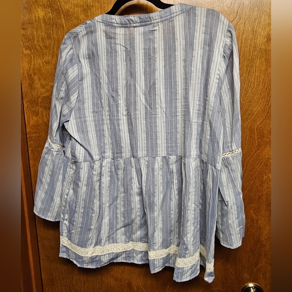 Knox Rose Blue and White Blouse - Bell Sleeves - 3/4 Buttons - Toggle accents - Picture 2 of 4